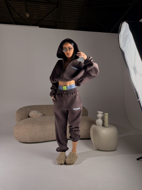 Dres CREAMY czekolada bluza i spodnie La Manuel