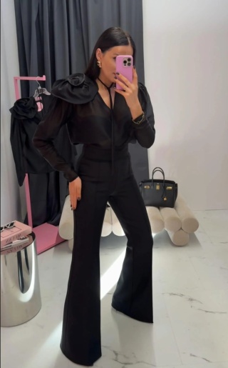 Elegancka bluzka z kwiatem czarna La Milla