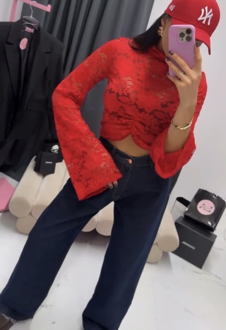 Koronkowa bluzka z marszczeniem czerwona La Milla