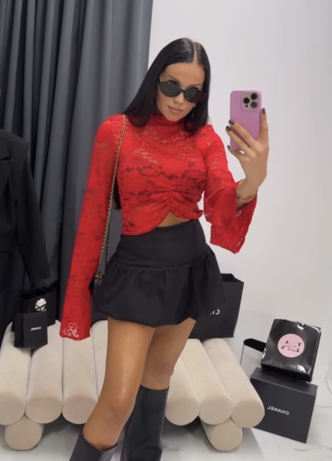 Koronkowa bluzka z marszczeniem czerwona La Milla