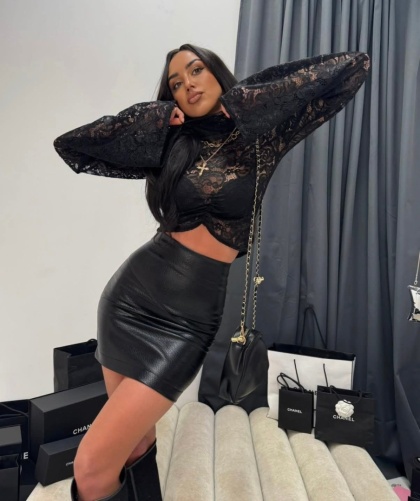 Koronkowa bluzka z marszczeniem czarna La Milla