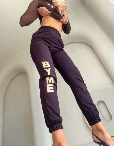 Spodnie JOGGERY logo – czekoladowe By Me