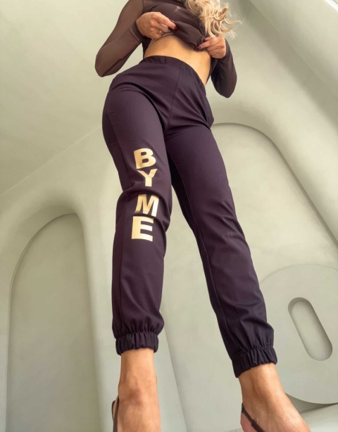 Spodnie JOGGERY logo – czekoladowe By Me