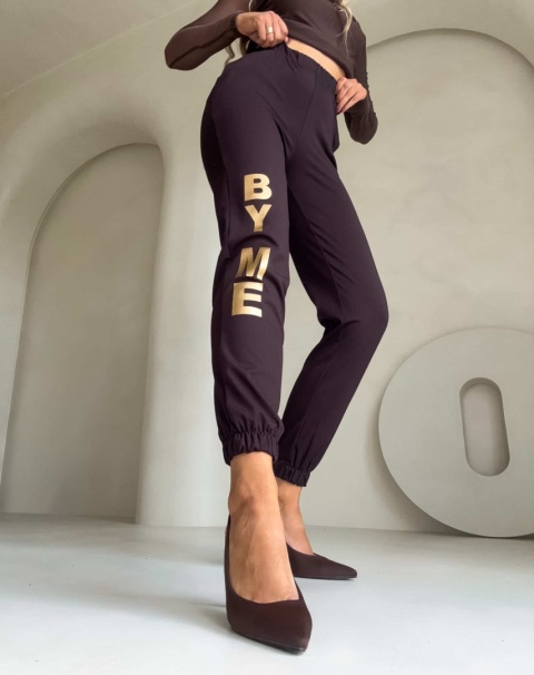 Spodnie JOGGERY logo – czekoladowe By Me