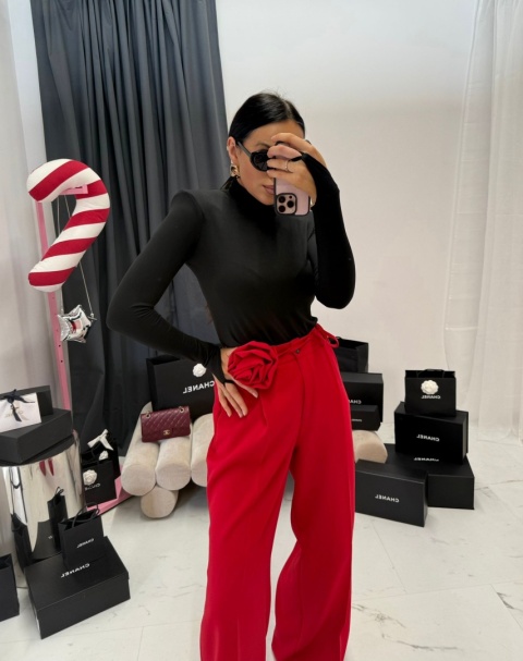 Spodnie z szeroką nogawką z różą czerwone La Milla