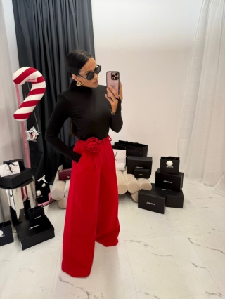 Spodnie z szeroką nogawką z różą czerwone La Milla