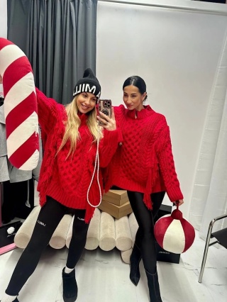 Sweter z frędzlami czerwony La Milla