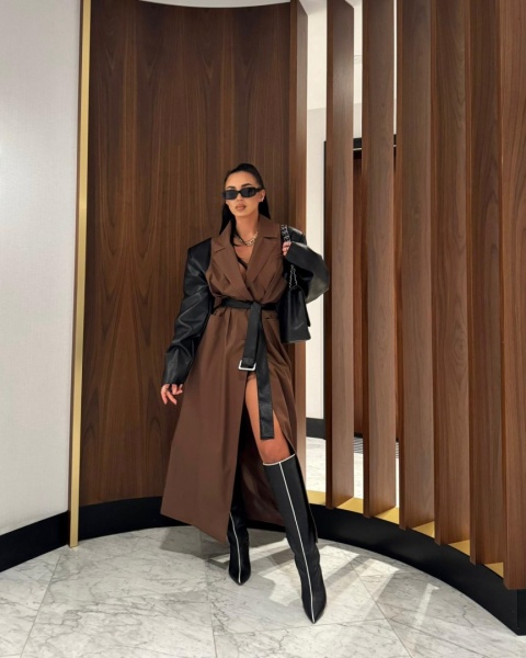 Czekoladowy trencz ze skórzanymi rękawami La Milla