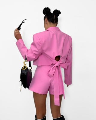 Krótka marynarka z kokardą na plecach różowa La Milla