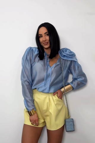 Elegancka bluzka z kwiatem niebieska La Milla