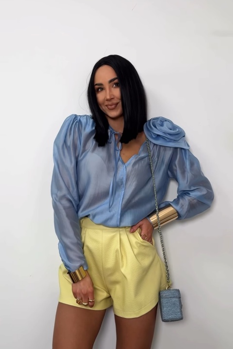 Elegancka bluzka z kwiatem niebieska La Milla