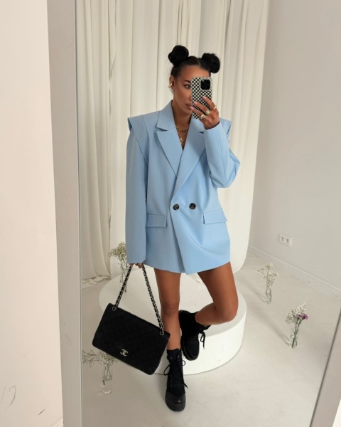 Marynarka oversize z poduszkami WIGILIA baby blue La Milla
