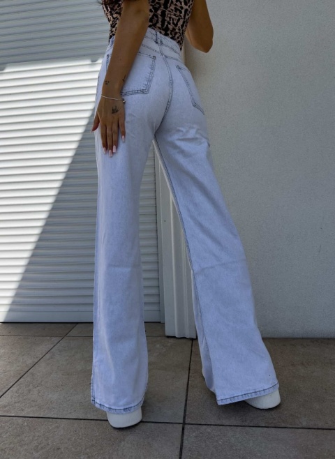 Jeansy FLARED – light jeans By Me