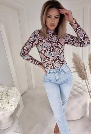 Bluzka półgolf w wężowy print - BY ME