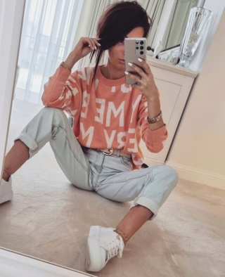 Sweter w napisy BY ME brzoskwiniowy - BY ME