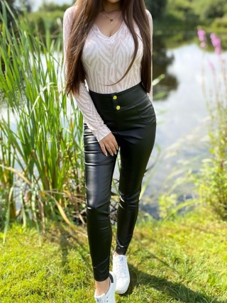 Woskowane spodnie z wysokim stanem i push up MISSY czarne - BY MIELCZARKOWSKI