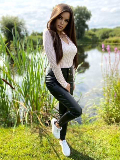 Woskowane spodnie z wysokim stanem i push up MISSY czarne - BY MIELCZARKOWSKI