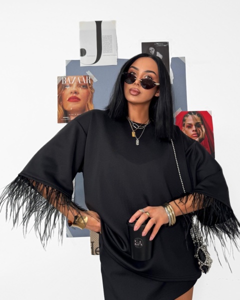 T-shirt oversize z piórkami czarny La Milla