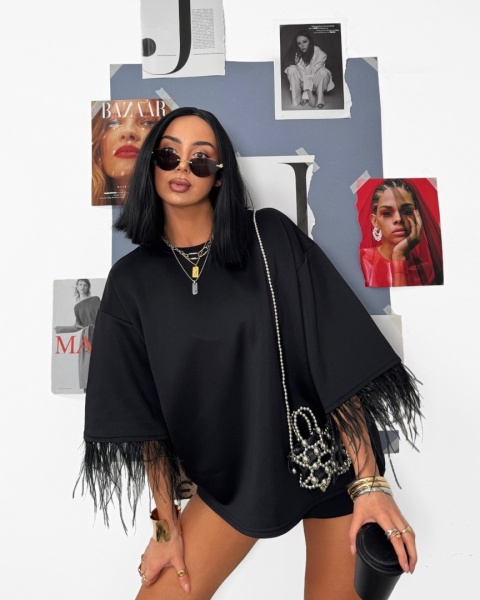 T-shirt oversize z piórkami czarny La Milla