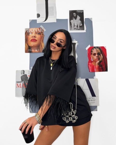 T-shirt oversize z piórkami czarny La Milla