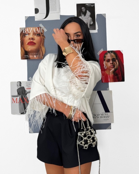 T-shirt oversize z piórkami ecru La Milla