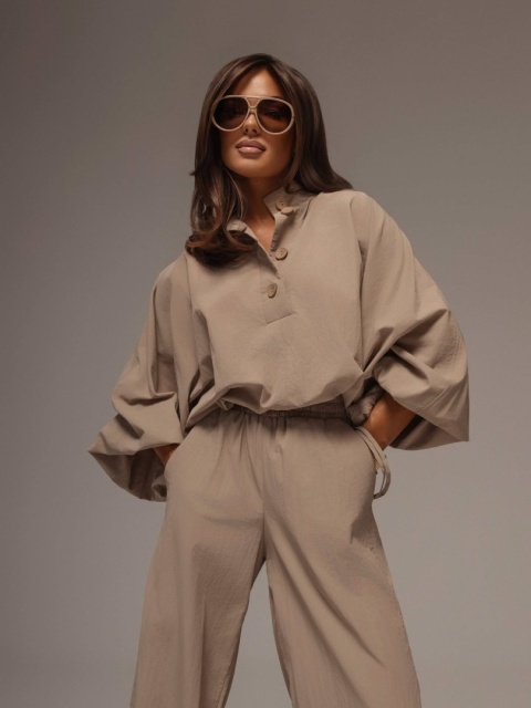 Komplet spodnie i bluza na guziki beż Agatha Fashion