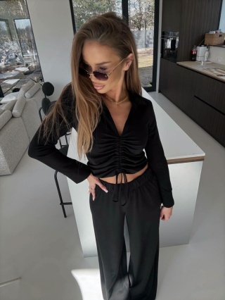 Komplet z wiskozy bluzka z marszczeniem i luźne spodnie czarny Agatha Fashion