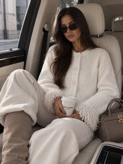 Sweter PONY ecru By Me