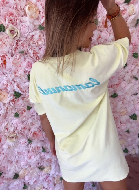 Obszerny t-shirt sukienka ESSENCE bananowy - LA MANUEL