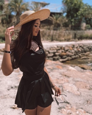 Satynowy komplet top z łańcuszkiem i spódnico spodenki - LA MILLA