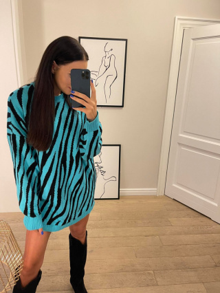 Dłuższy sweter oversize ZEBRA turkus - LA MILLA