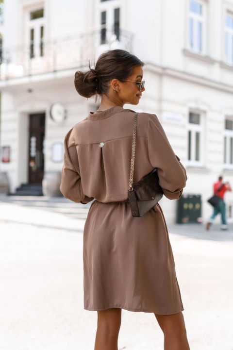 Sukienka z paskiem ELITTE mokka - LA MONNE