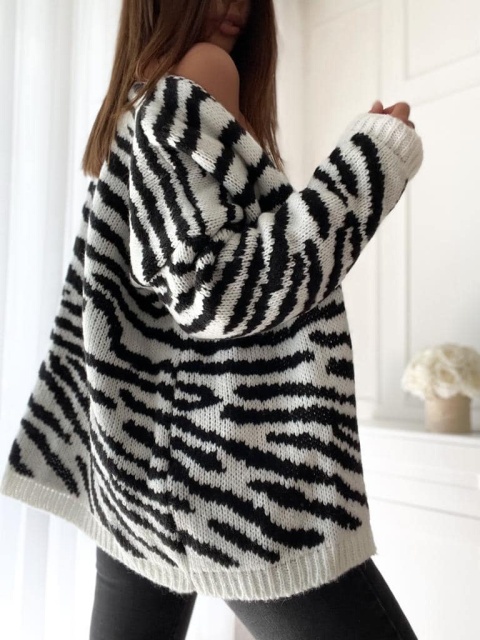 Sweterek narzutka ZEBRA biała - BOCCA