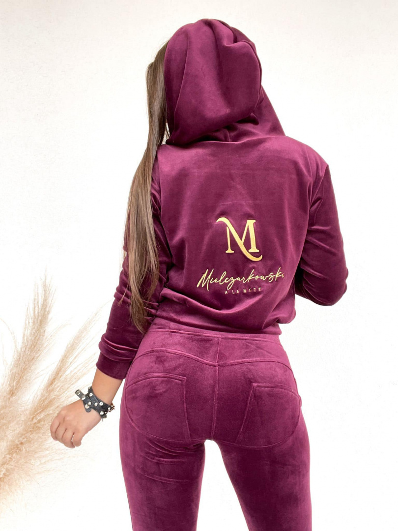 Welurowa bluza z logowaniem bordo - BY MIELCZARKOWSKI Welurowa bluza z logowaniem bordo - BY MIELCZARKOWSKI