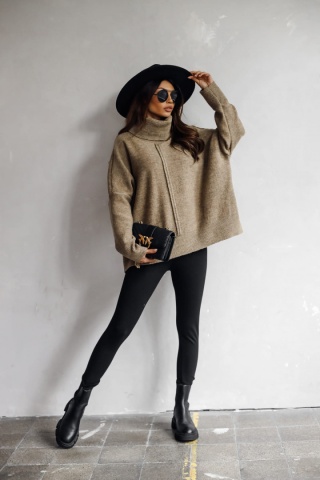 Golf z ozdobnym szwem NEVADA tabak - ME GUSTA