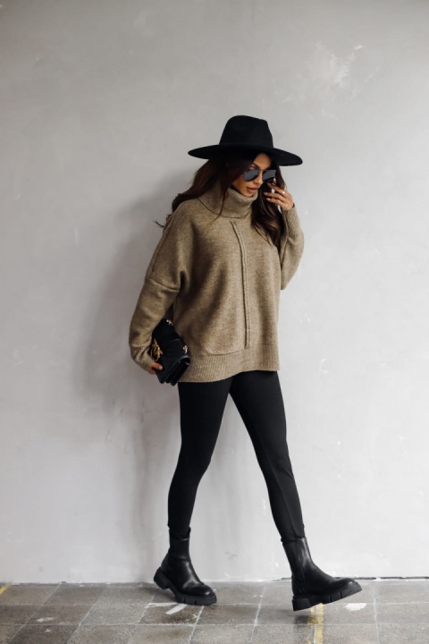 Golf z ozdobnym szwem NEVADA tabak - ME GUSTA