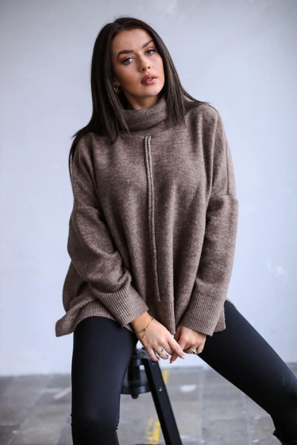 Golf z ozdobnym szwem NEVADA orzech - ME GUSTA