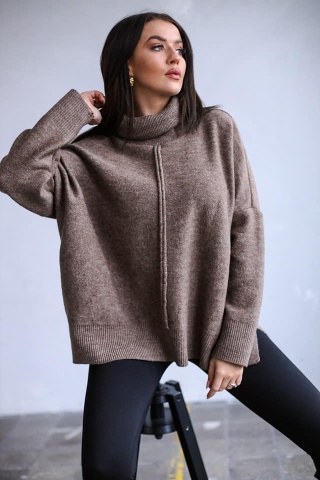 Golf z ozdobnym szwem NEVADA orzech - ME GUSTA