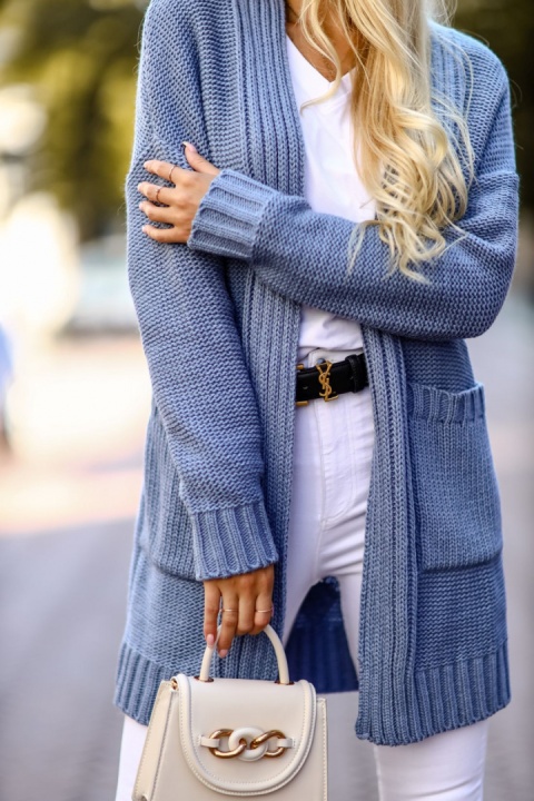 Kardigan o grubym splocie niebieski - ME GUSTA