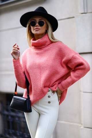 Klasyczny golf o równomiernym prążkowanym splocie koral - ME GUSTA