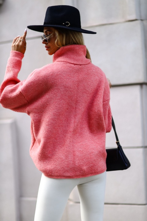 Klasyczny golf o równomiernym prążkowanym splocie koral - ME GUSTA