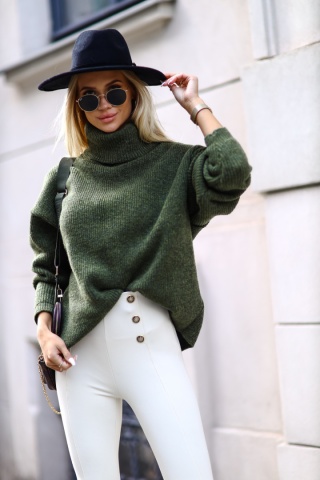 Klasyczny golf o równomiernym prążkowanym splocie khaki - ME GUSTA