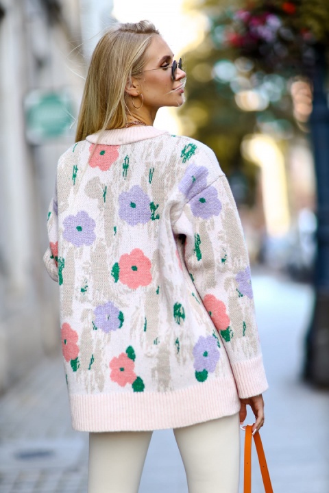 Żakardowy sweter w kwiaty LILY pudrowy- ME GUSTA